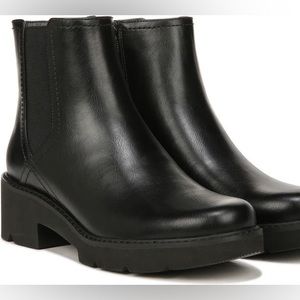 NATURALIZER
Cade Chelsea Booties